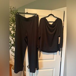 Lululemon BeCalm Set